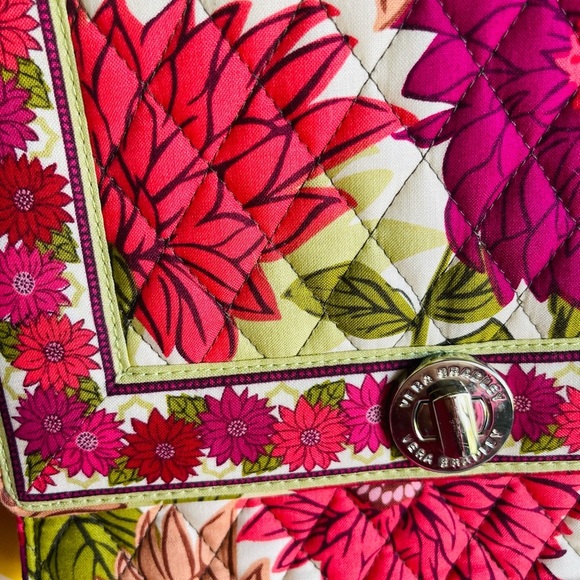 Vera Bradley Julia Hello Dahlia Floral Women’s Quilted Handbag Purse - Picture 12 of 12